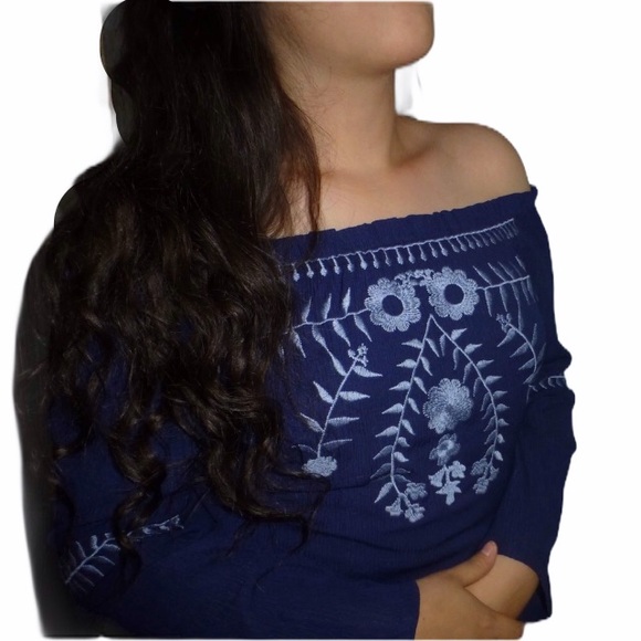 New Floral Embroidered Off the Shoulder Blouse Sm - Picture 3 of 8